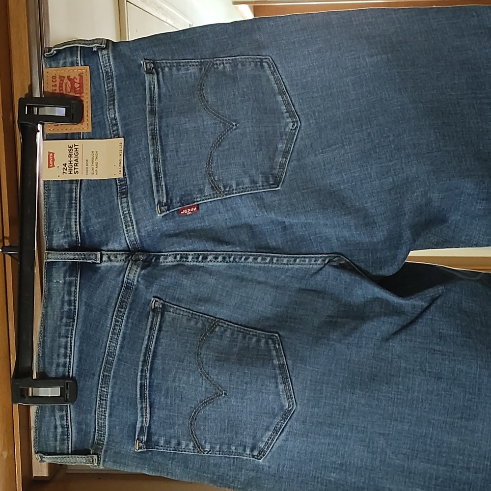 Levi's - Picture 2 of 3